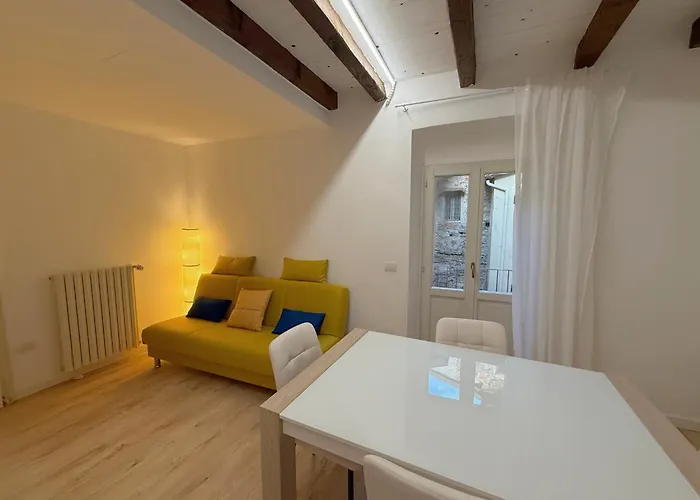Lovers House Lesa